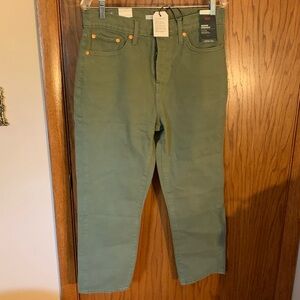 Levi’s premium Red Tag Wedgie Straight Crop, beautiful olive color jeans, NWT.